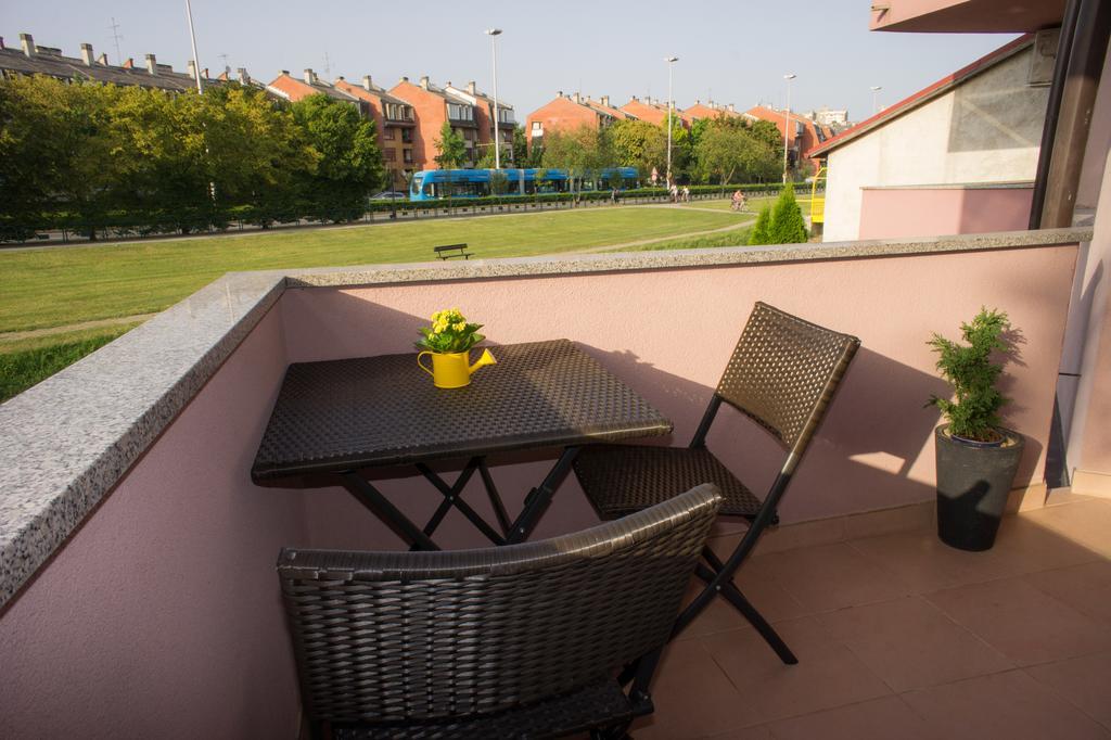 Blue Lake Apartment Zagreb Exteriör bild